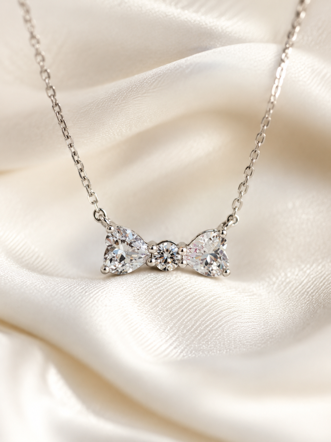 Bow necklace