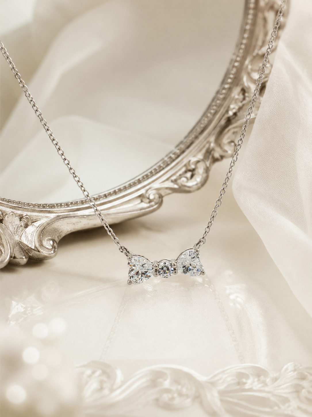 Bow necklace
