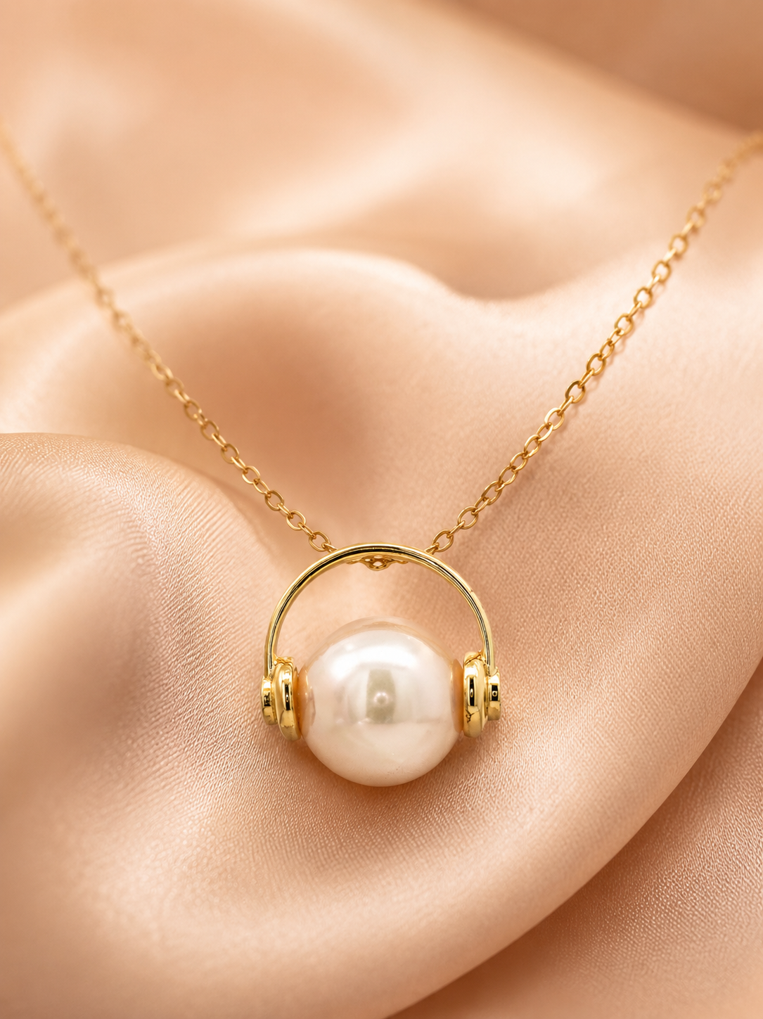 Headphone Necklace with Pearl