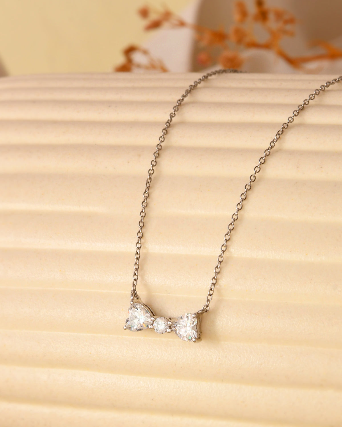 Bow necklace