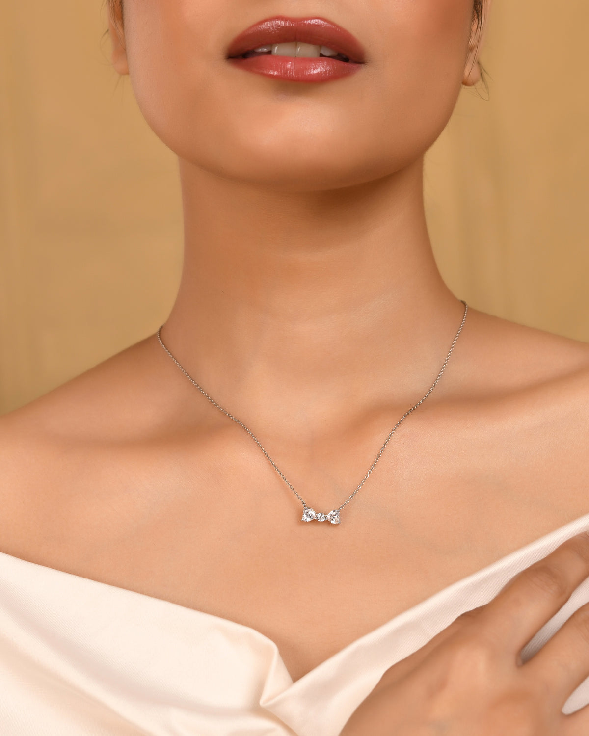 Bow necklace