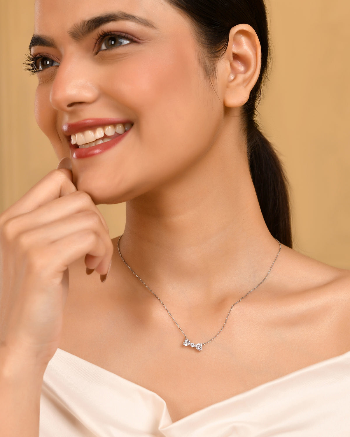 Bow necklace
