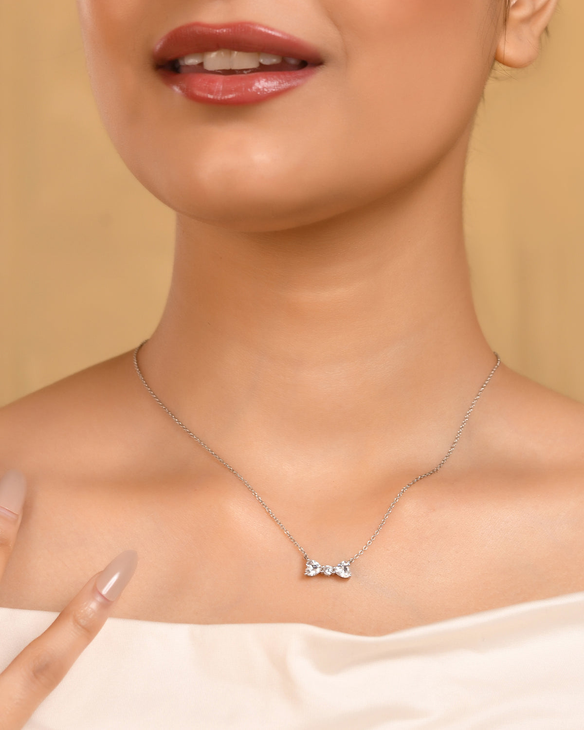 Bow necklace